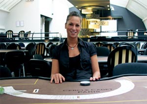 Croupier en live pour jouer au blackjack dans les casinos en ligne
